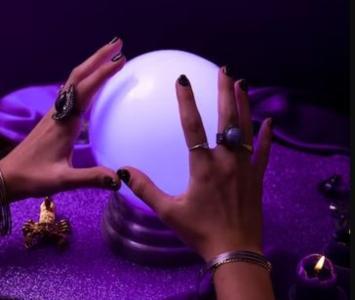 Descubre cómo adivinar el futuro con una bola de cristal