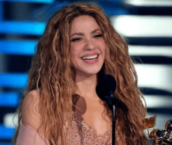 Shakira sonriendo