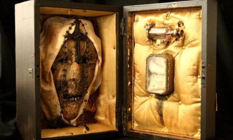 María Rosenthal: foto de su cabeza momificada y guardada en una caja de oro