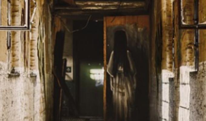 Fantasma aterroriza a niña en su nueva casa